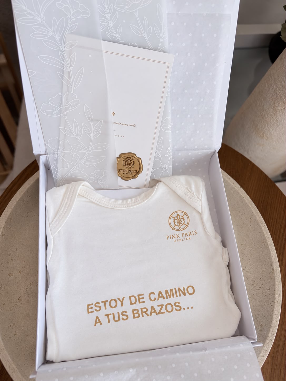 Hýlē Box | Pregnancy Announcement Gift Box with Baby Bodysuit & Keepsake Card